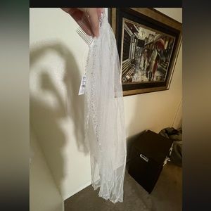 Bridal Veil Ivory color. 60 inches long.